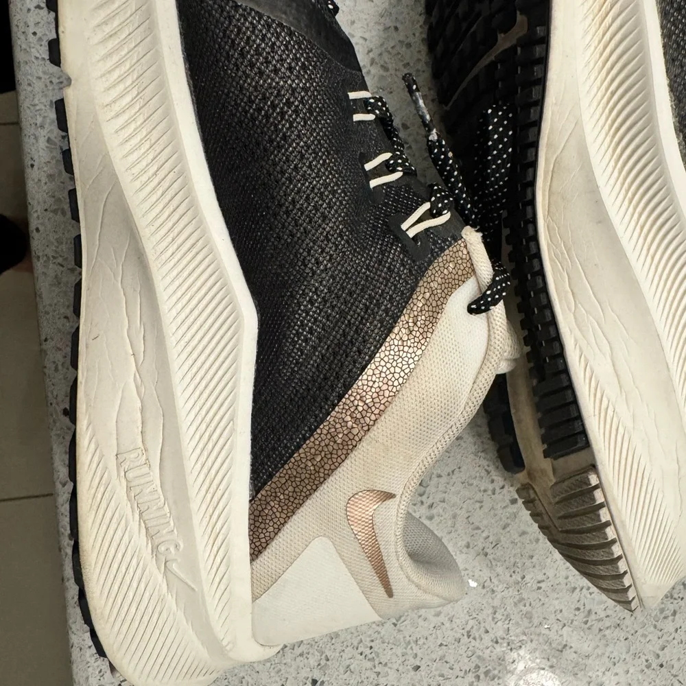 Nike Quest 6453/78378 / size W 11 — 040826